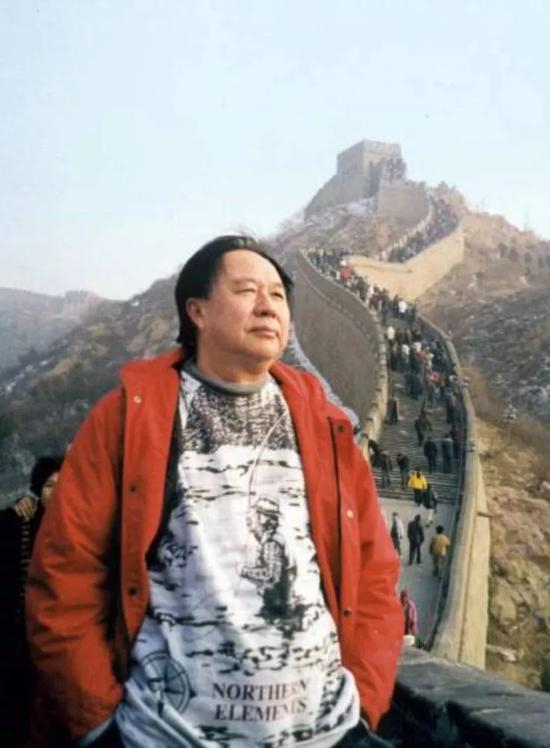 1998年末，牟其中在长城（被捕前的最后一张照片）。来源：被访者供图