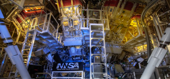 实验发生所在的 NIF 目标室。&nbsp; &nbsp;图片来源：LLNL