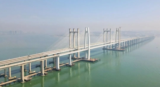 ▲ 福厦高铁泉州湾跨海大桥效果图&nbsp;&nbsp;（图源：铁四院严爱国团队）