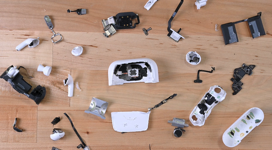 Apple AirPods Pro第2世代　本体 充電機　※左耳故障 iFixit拆解苹果AirPods Pro 2耳机：几乎无法修复，怒批不环保|充电盒