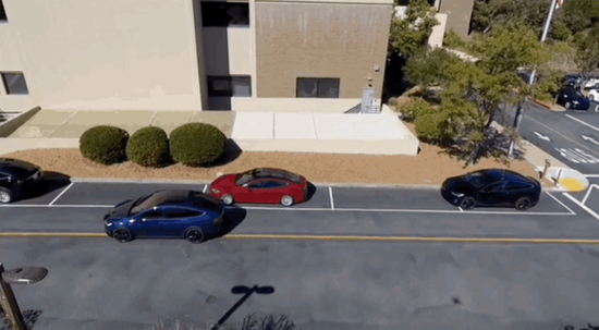 这段被用以宣传FSD的视频被曝光“造假”后已从官网撤下