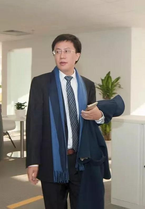 上图为“先锋系”实控人张振新