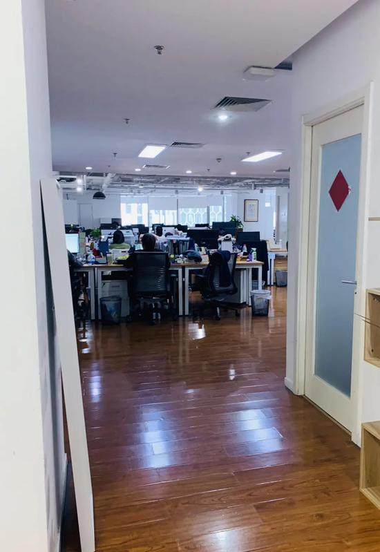 早晚读书办公室摄影&nbsp;/&nbsp;燃财经