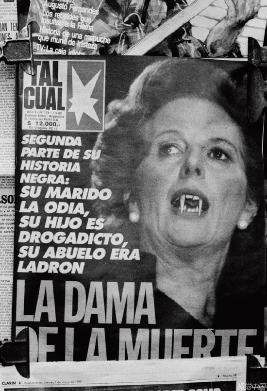 1982年4月，阿根廷出版的报纸封面上，英国首相玛格丽特·撒切尔的肖像图片被加上夸张的尖牙，使她看起来像吸血鬼。