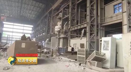 正在进行拆除的钢铁厂