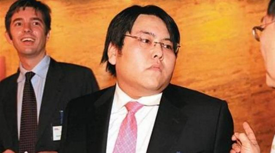 李兆会（中）。