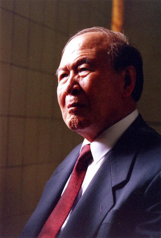  马洪（1920-2007）