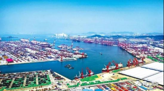 “天鲸号”在青岛港建设