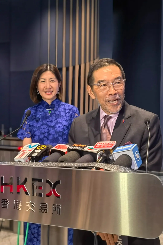  唐家成（右）与陈翊庭（左），深圳市投资基金同业公会