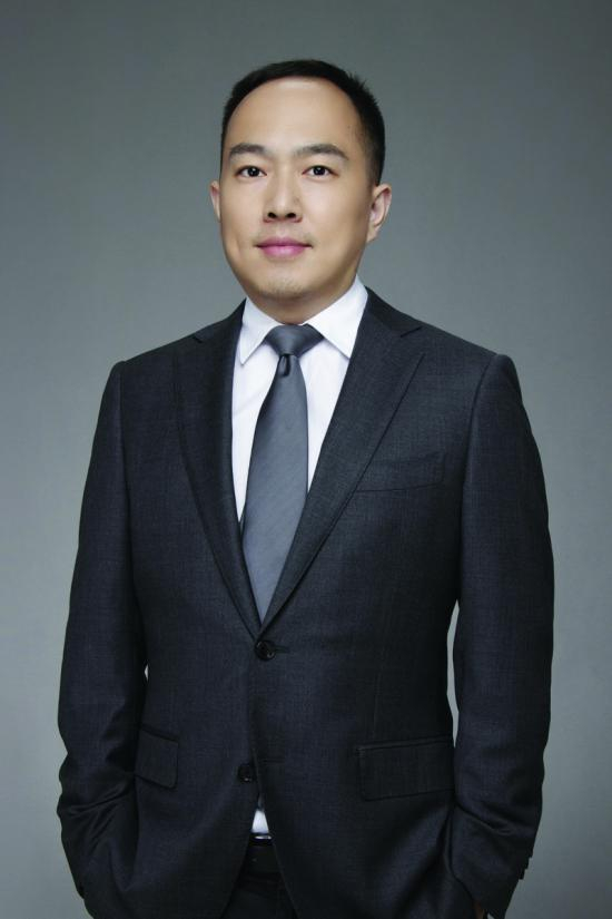 鄢耀，先后在德勤华永会计师事务所担任高级审计员，中国国际金融有限公司担任分析员。2010年加入工银瑞信，现任权益投资部副总监。2013年8月26日至今，担任工银瑞信金融地产行业股票型基金的基金经理。