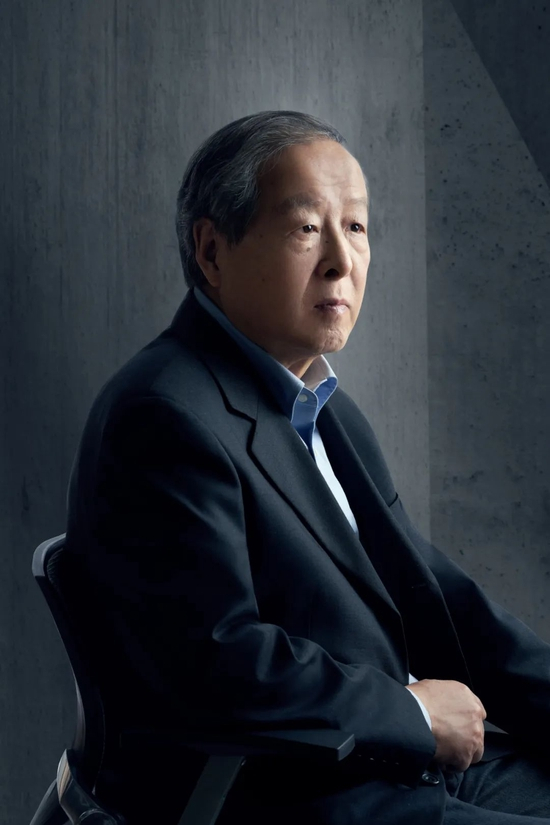 杨东平 21世纪教育研究院名誉理事长、国家教育咨询委员会委员，曾任中央电视台《实话实说》和凤凰卫视《世纪大讲堂》总策划，长期研究中国教育问题，主要研究方向包括教育公平、农村教育、教育创新等。