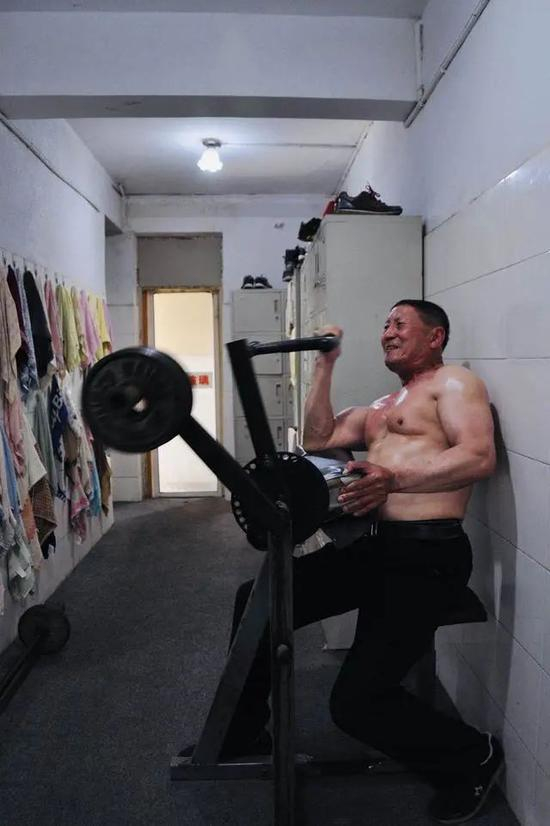 78岁的汤根元是健身房最年长的人。中青报·中青网记者&nbsp;马宇平/摄