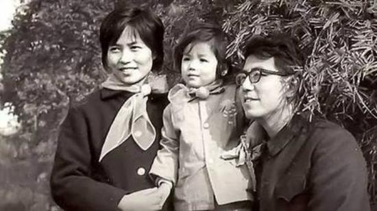 李飞飞一家三口 图片来源：CNN （李飞飞供图）