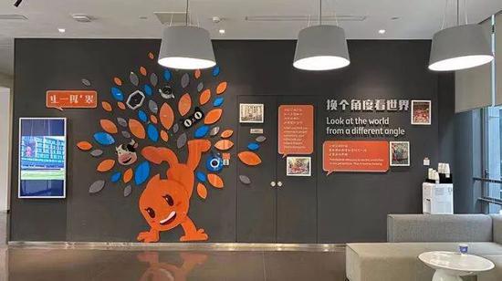  （倒立已经成为阿里最重要的企业文化之一）