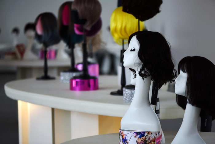 河南瑞贝卡发制品股份有限公司展馆部分展品。（许昌市委宣传部提供）