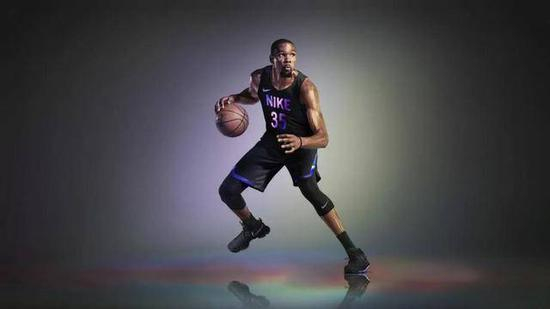 凯文-杜兰特刚刚出道就签约耐克