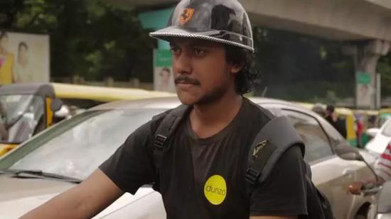 正在路上的Dunzo 骑手