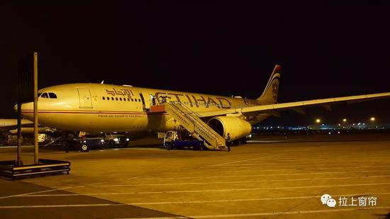  图：土豪在鸡窝　摄影：拉上窗帘