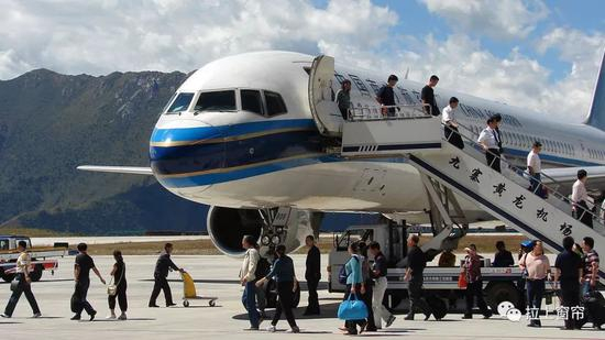  图：远机位停哪儿差别不大　摄影：拉上窗帘