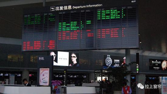  图：打雷经常有，延误是国情　摄影：拉上窗帘