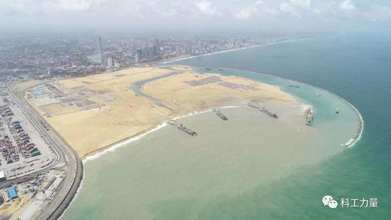 中国4艘“地图编辑器”在斯里兰卡施工现场。图/环球网