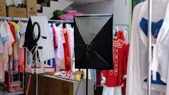 三哥的汉服直播间（Tech星球/摄）