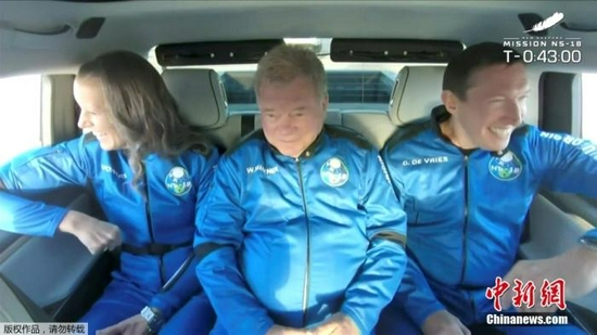 &nbsp;当地时间10月13日，美国蓝色起源公司的“新谢泼德”飞行器完成第二次载人太空飞行，整个飞行过程约10分钟。曾在美国科幻电影系列《星际迷航》中扮演柯克船长的现年90岁的威廉·沙特纳完成“太空旅游”。