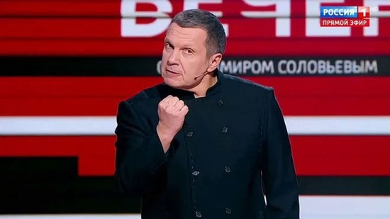 · 索洛维约夫的主持画面。