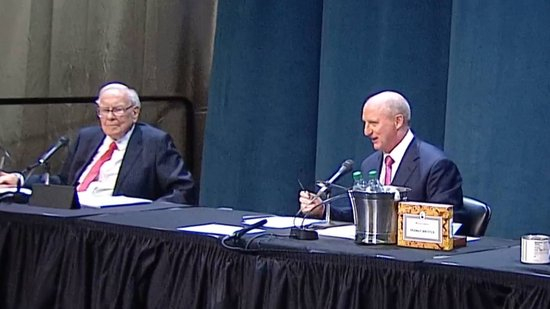 025 年 5 月 3 日，在内布拉斯加州奥马哈举行的伯克希尔・哈撒韦年度股东大会上，格雷格・阿贝尔发表讲话。