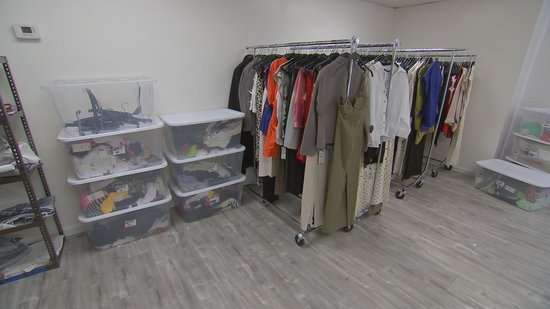 加利福尼亚州公路巡逻队货运盗窃拦截项目在加利福尼亚州南部的一家临时商店里发现了货运盗窃的赃物。