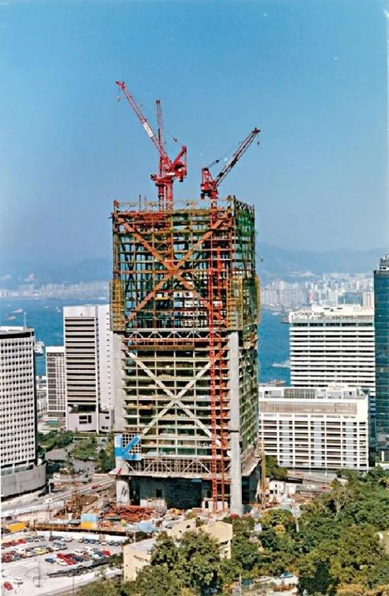 建设中的中银大厦&nbsp;&nbsp;图/香港头条日报