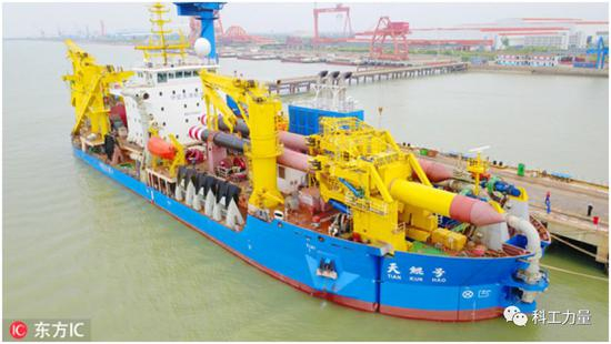 　　2018年6月8日在江苏启东拍摄的由中国完全自主设计建造的亚洲最大、最先进的绞吸挖泥船“天鲲号”&nbsp; @东方IC