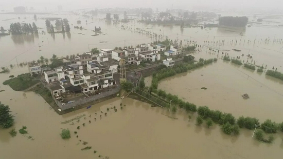 　　△2020年7月21日，泄洪后的阜南县刘郢庄台成“孤岛”