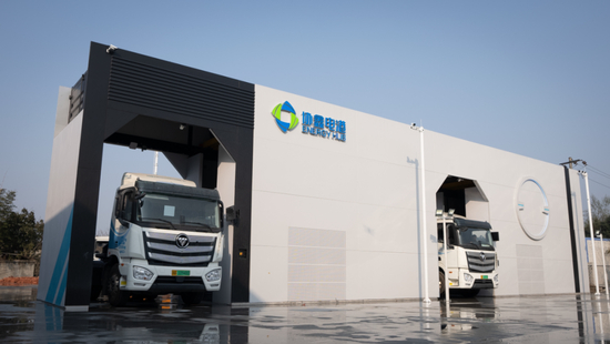 协鑫电港位于成都的首座自主研发的双通道重卡换电港。（受访者供图）