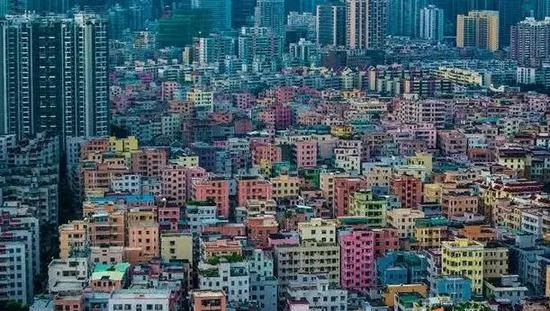 越盖越多，越盖越高的违法建筑（报告附图）