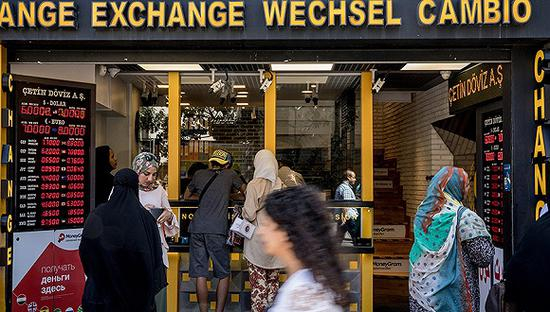 2018年8月13日，土耳其伊斯坦布尔的一个外币兑换店。