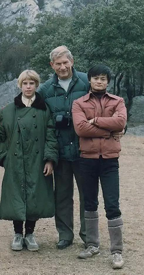 图中从左至右分别为：斯蒂芬·莫利、肯·莫利、马云。摄于杭州