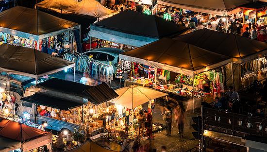 曼谷火车夜市；图片来源：视觉中国