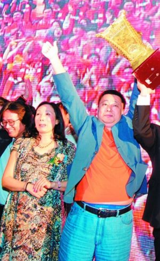 　　▲戴永革（右）、戴秀丽（左）。图源自东方早报。