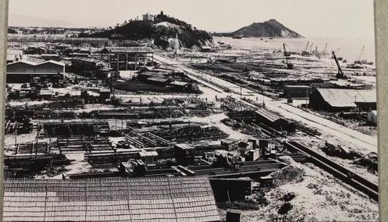 八十年代初期，建设中的蛇口。