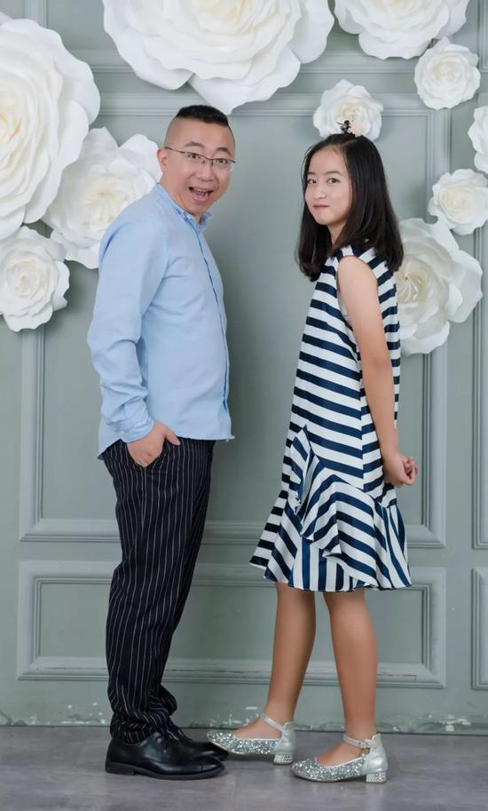  ▲这就是那个通过发烧与猫抓，来促使她爸爸发明创造的小姑娘