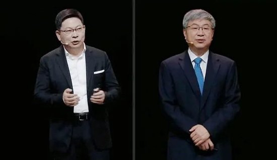 华为常务董事、终端BG CEO、智能汽车解决方案BU董事长余承东（左）和奇瑞集团董事长尹同跃（右）一起出席华为鸿蒙生态春季沟通会，为新版智界S7站台