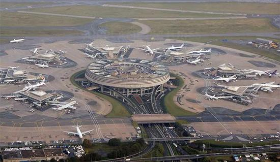 ▲&nbsp;巴黎戴高乐机场T1航站楼的7个卫星厅 / 网络