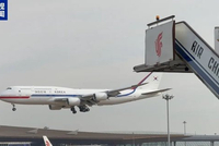 韩国总统李在明抵达北京，200多名韩企业家随行