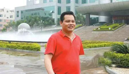 1989年，四人重组了董事会，并注册了“富贵鸟”商标，开始生产真皮皮鞋。