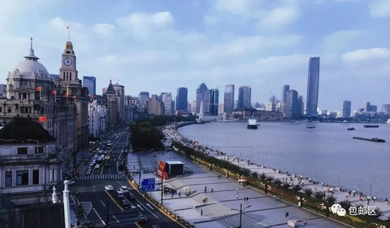 Mon the Bund露台俯瞰外滩，图源自小红书网友@小冉同学