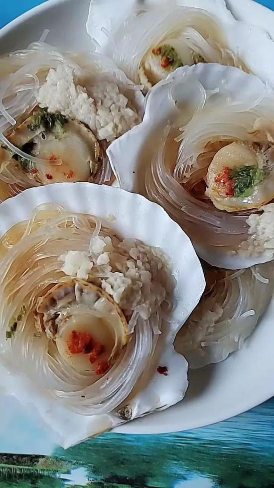 消费者在“獐子岛旗舰店”18只装的虾夷扇贝购买链接中的评论图