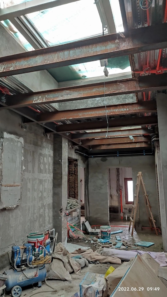　位于29层的违建仍未能彻底拆除。（受访者提供图）