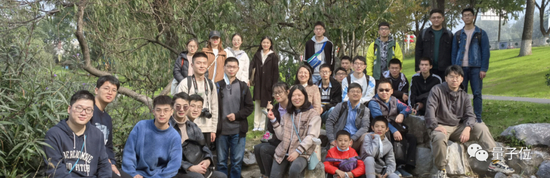 △南信大智慧医疗研究院成员（图源：南信大官网）