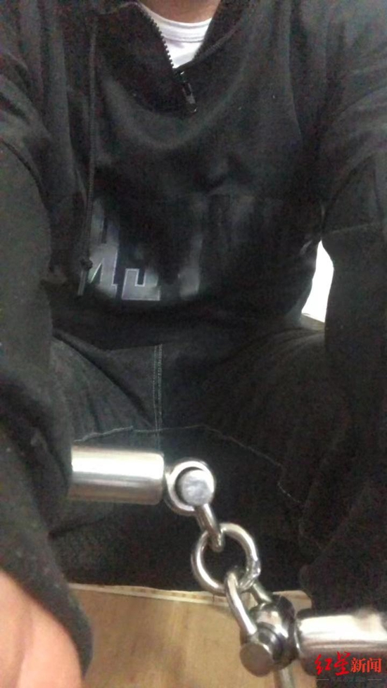 　▲欧阳自伟拍摄到被控制的其他受害人